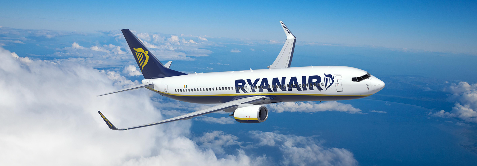 Ryanair 737 in flight