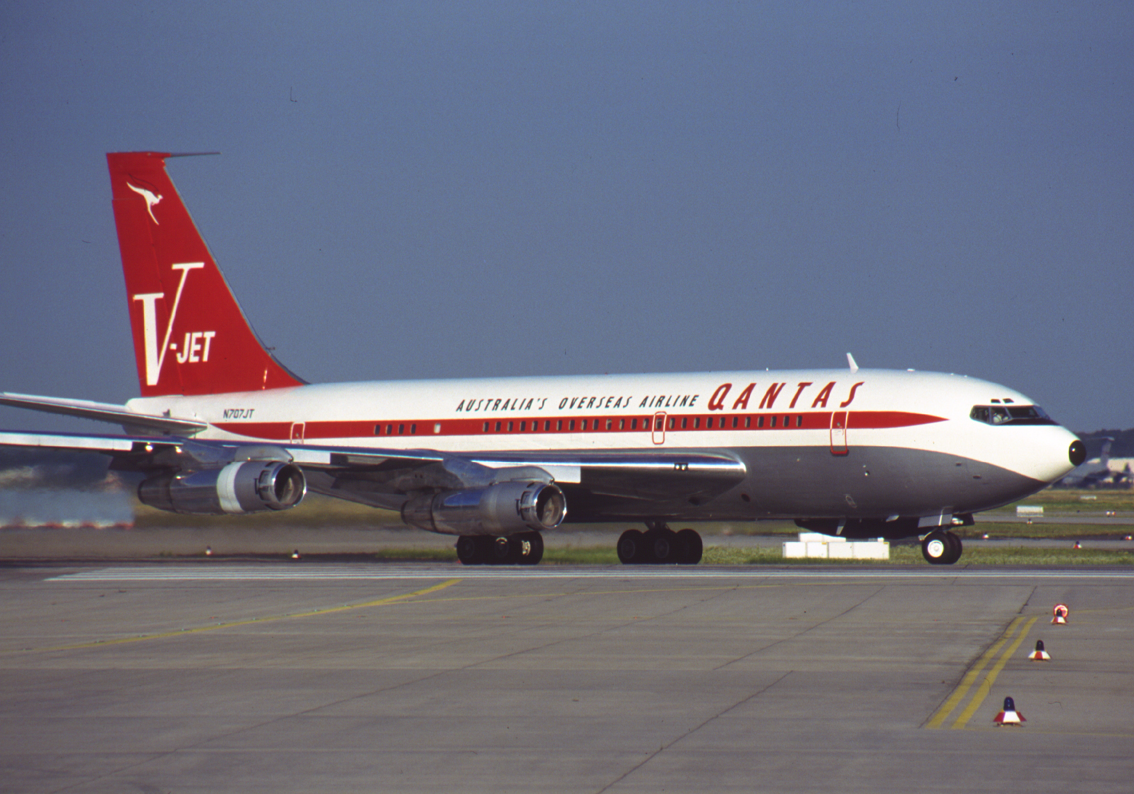 qantas-boeing-707-flightcon